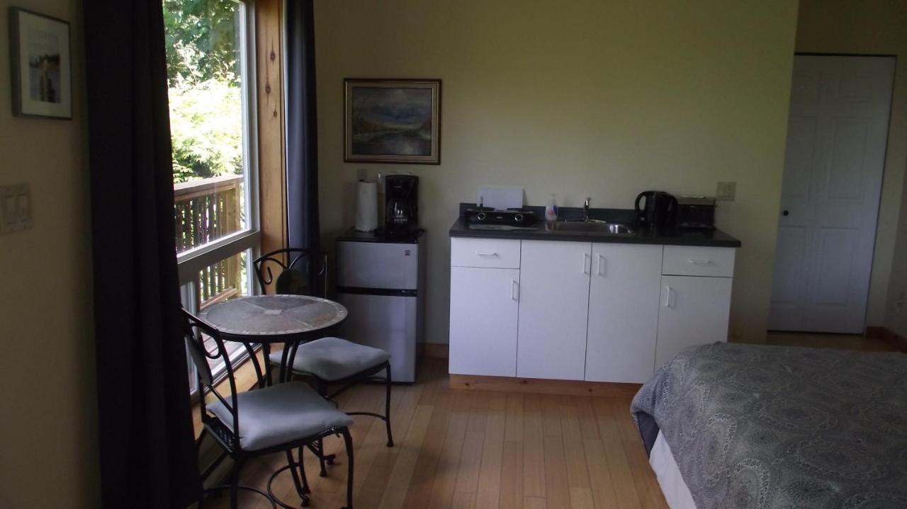 Secret Cove Cottage Suites Halfmoon Bay Eksteriør billede