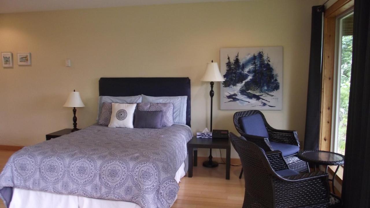 Secret Cove Cottage Suites Halfmoon Bay Eksteriør billede